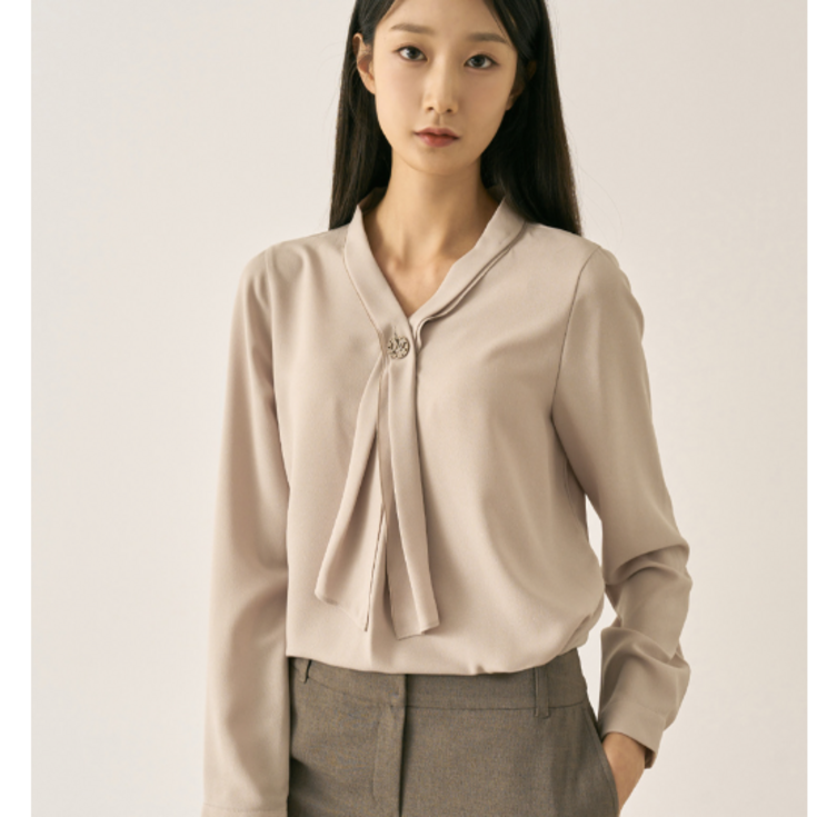 지센뉴코아창원점 타이등판티블라우스 단독으로 이너로도 좋아요